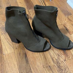 Open toed knit zip up heeled boot